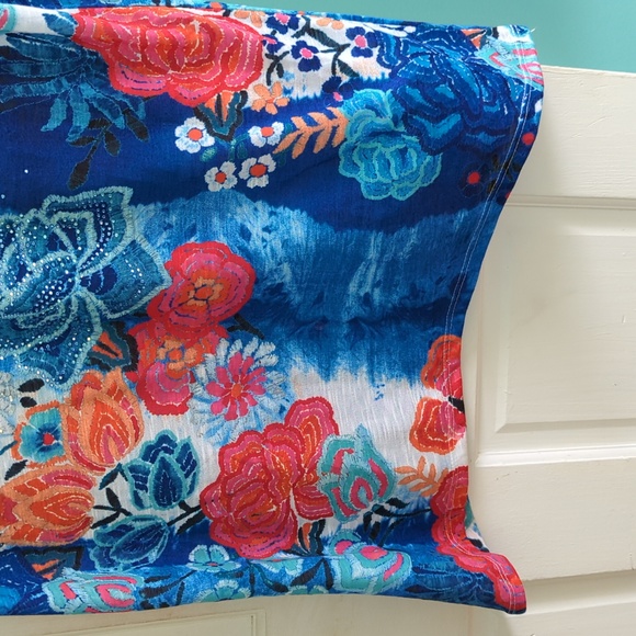 Thomas & Olivia Woman's Shirt - Picture 5 of 6